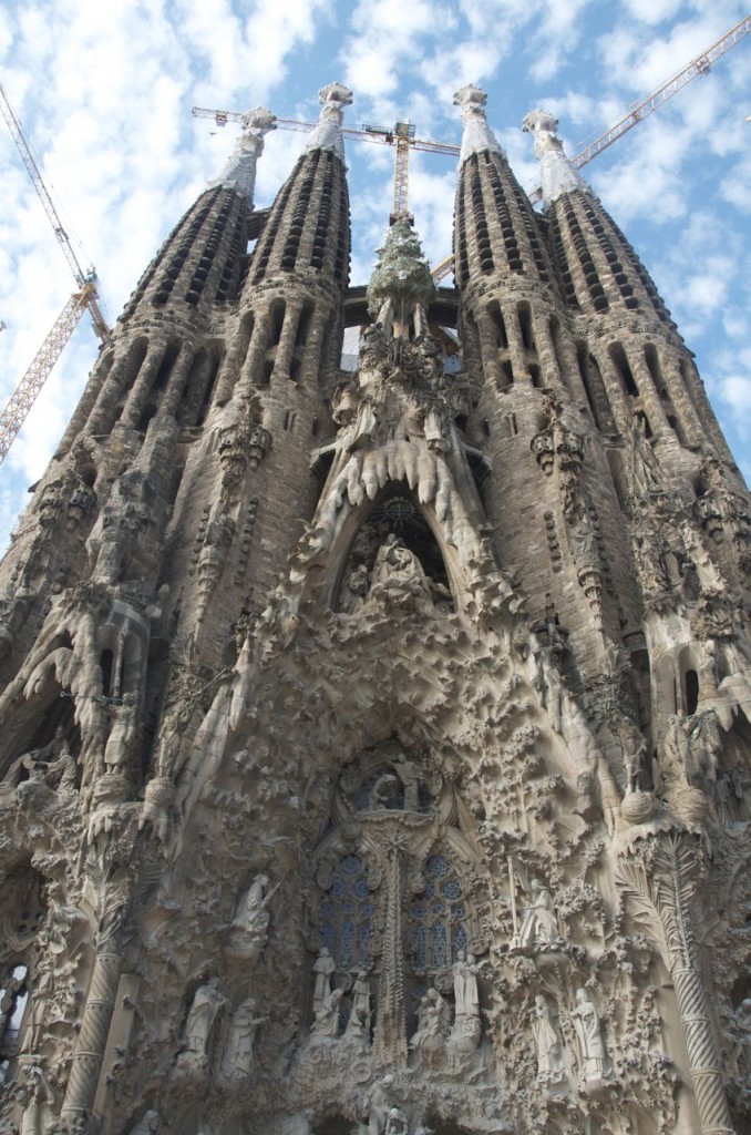 LA SARGRADA FAMILIA BASILICA